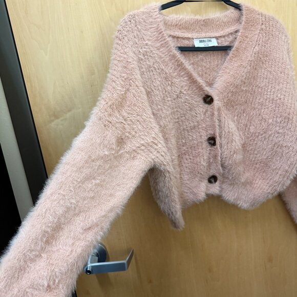 Double Zero blush fuzzy cropped cardigan women’s small - Picture 3 of 5